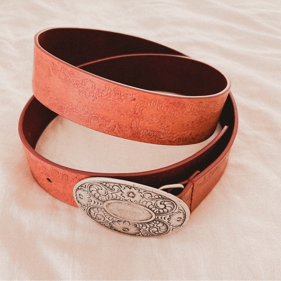 Guess Accessories - Guess Embossed Leather Western Silver circle buckle brown Belt xl